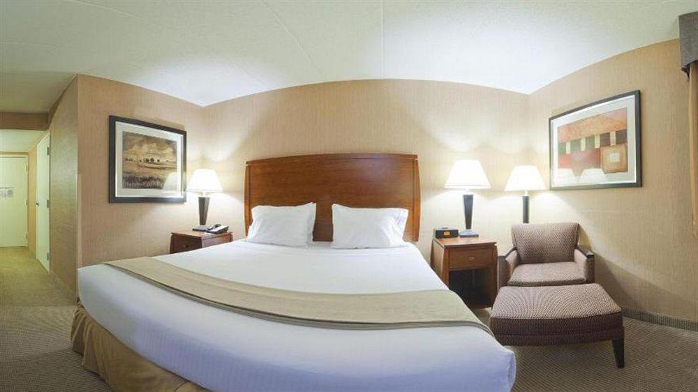 Holiday Inn Express Fairfax-Arlington Boulevard By Ihg Exterior foto